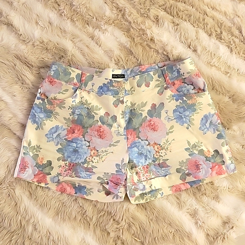 Floral shorts. Size Small - European 44. Brand Antiga.